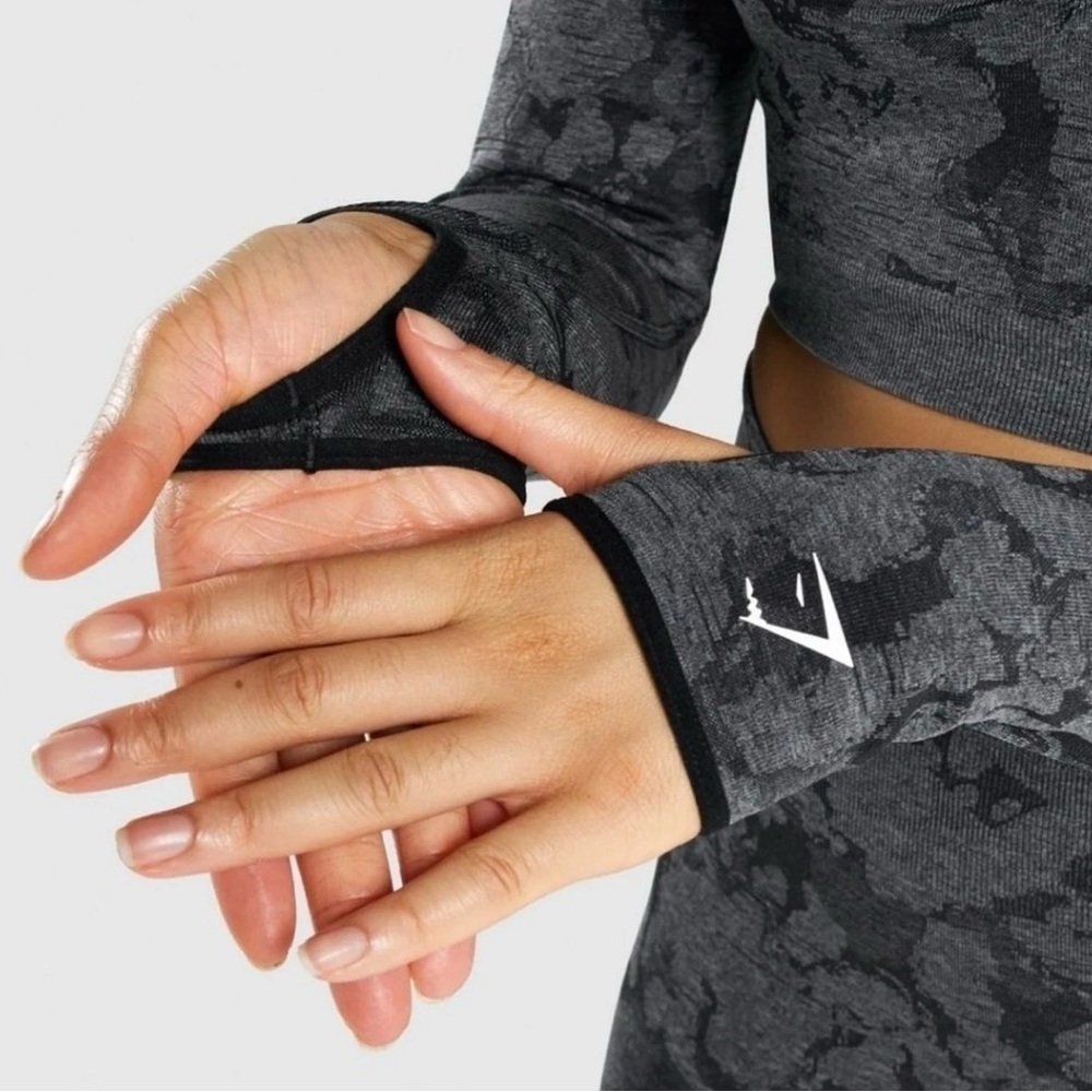 Gymshark Women's Adapt Black Camo Seamless Long Sleeve Crop Top M - Picture 3 of 16